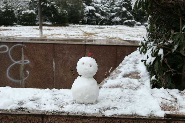 怎么堆雪人啊?