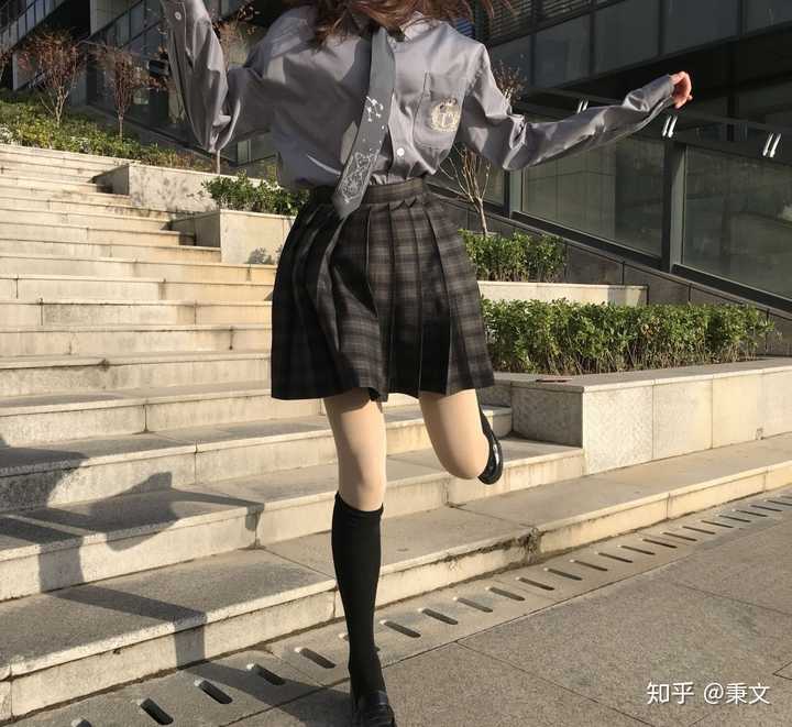 你最喜欢的穿jk制服/汉服/lo裙的照片是什么样子的呢?