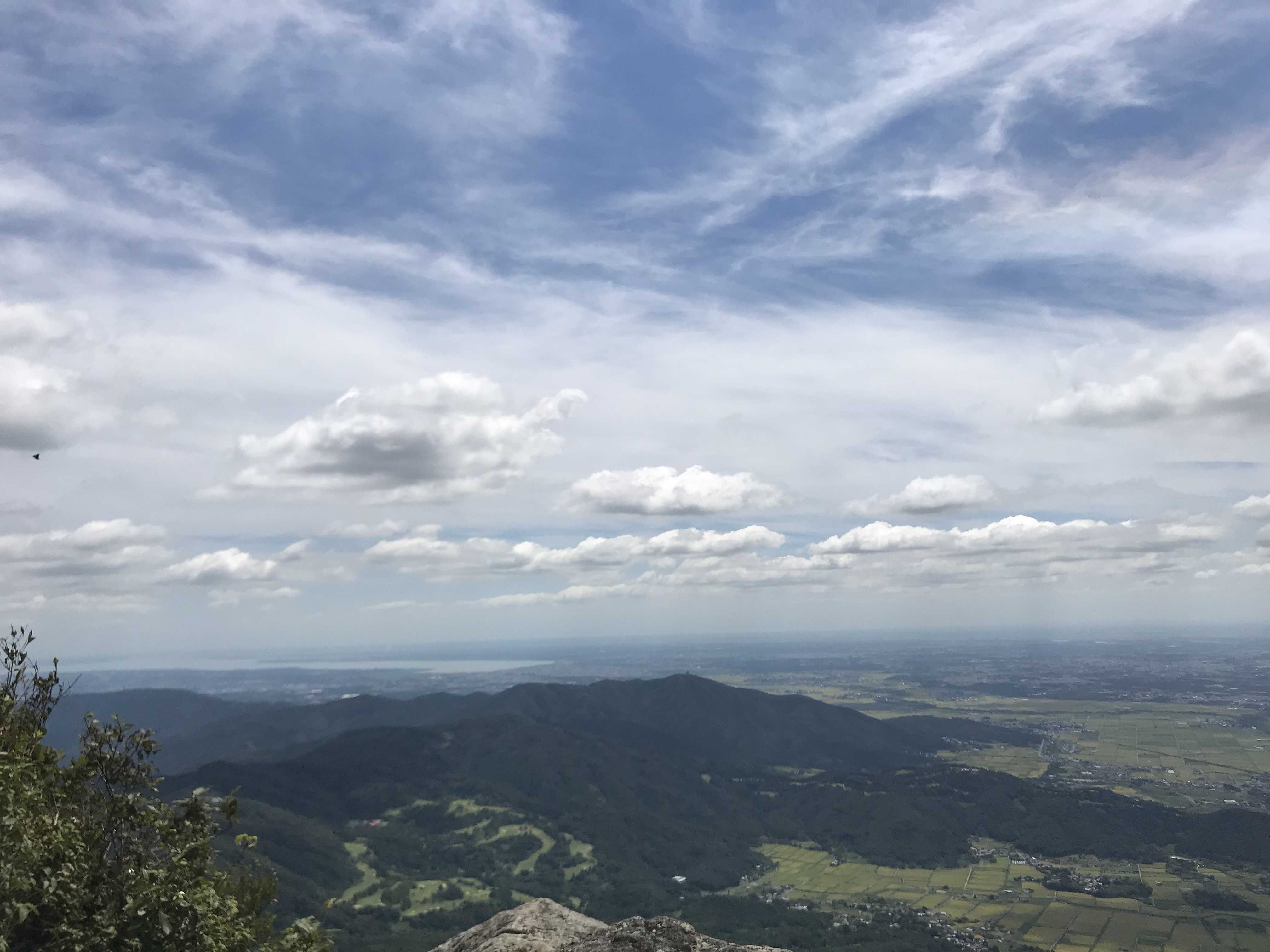 筑波山有两座山峰, 一个叫男体山, 一个叫女体山.