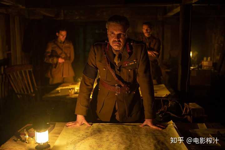 观众和两位传令兵接到将军npc的命令,需要送出一份取消进攻的命令.
