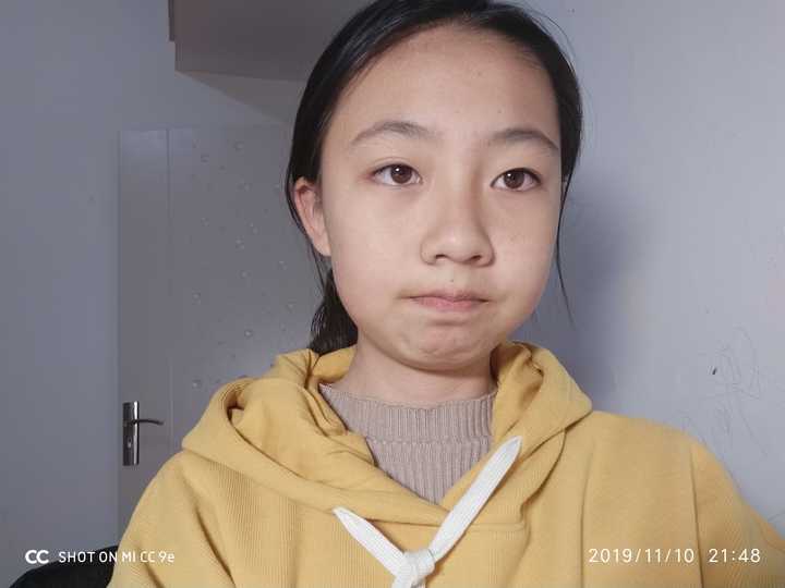 肿眼泡单眼皮塌鼻子但可爱是什么感受?