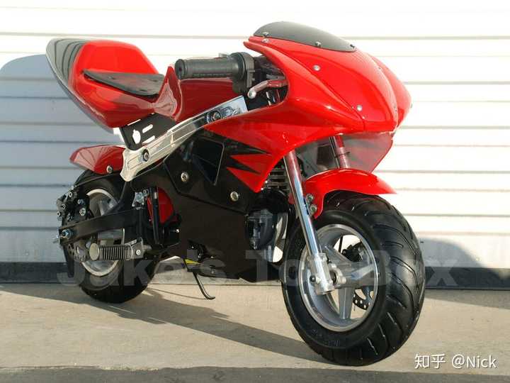 上在50cc,重量20公斤,看着人畜无害是吧,但是它的定义是迷你版的motor