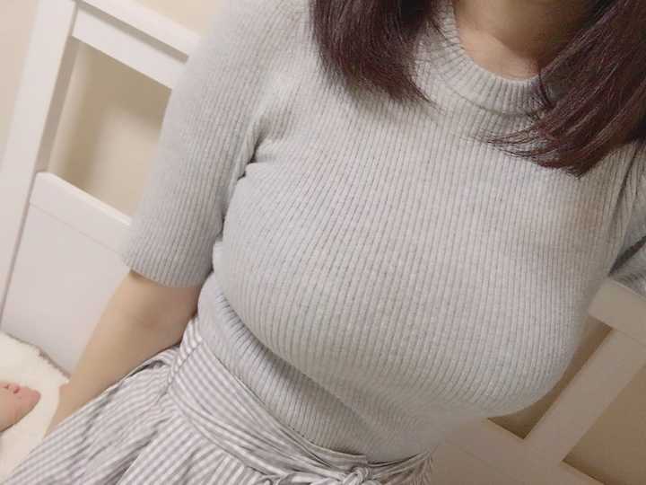 胸部比较丰满的女孩穿什么衣服好?