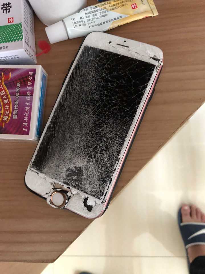 苹果手机摔烂了,还可以把里面的资料导出来么?