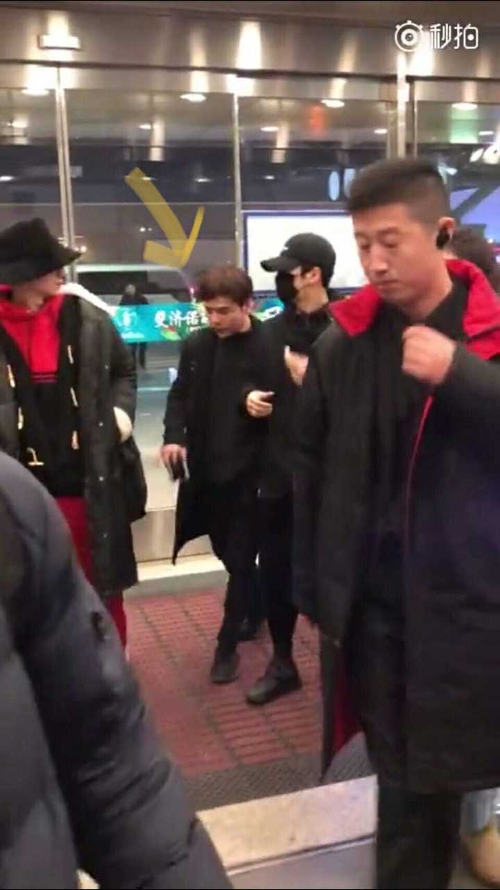 不好意思 王嘉尔唯一的经纪人何坤到现在还是在正常工作 热血街舞团