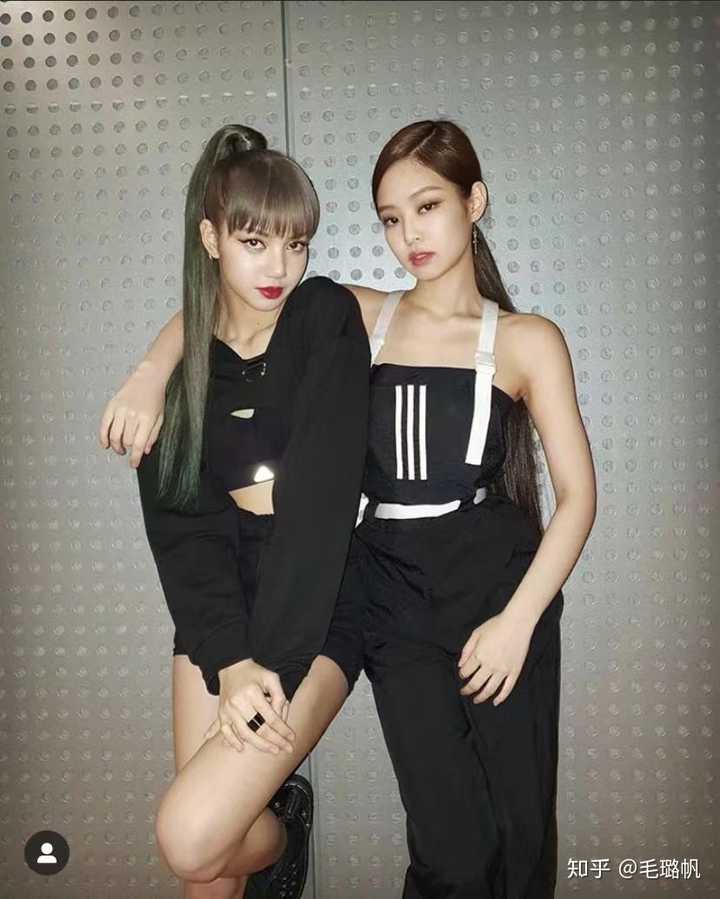 今天lisa和jennie上热搜.她们关系真的不好吗.