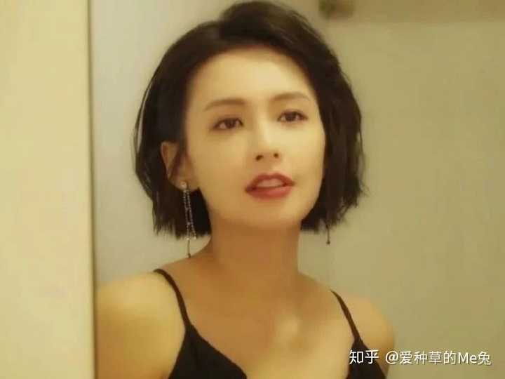 说到港风发型,第一个想到的就是90年代的港式大波浪,给琪琪留下非常