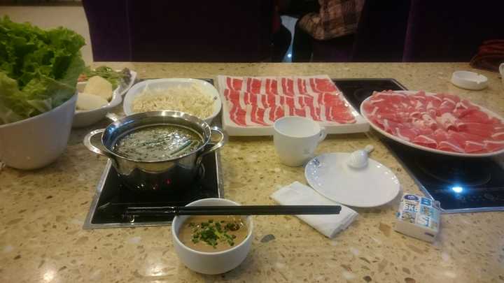 一个人吃火锅是一种什么样的体验?