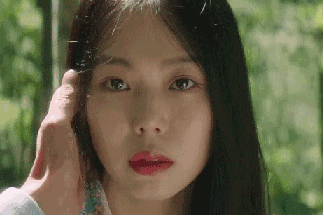 朴赞郁更是公开夸她,说她是韩国最接近