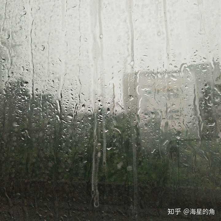 雨天的车窗