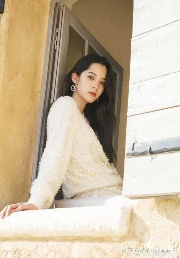 欧阳娜娜 印象里普普通通的小女孩突然变得那么有女人味.