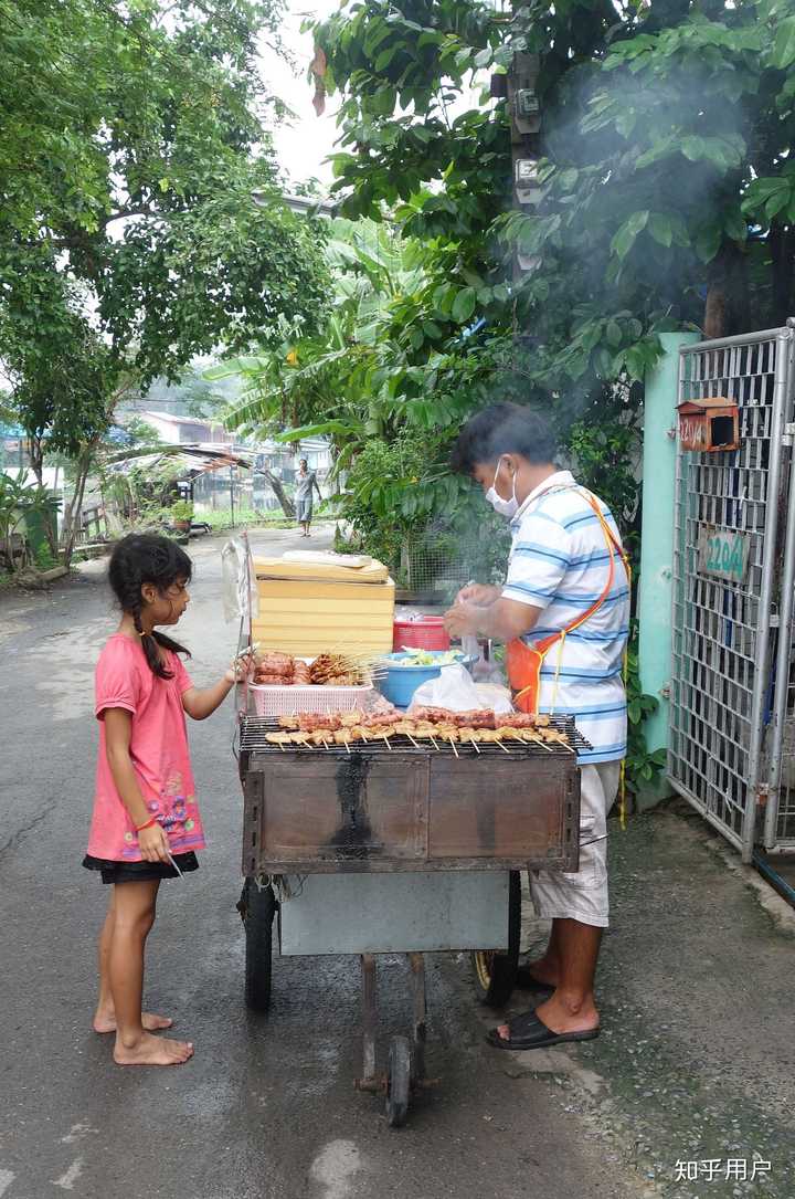 问个问题,有没有地方的女孩子一直赤脚走路?