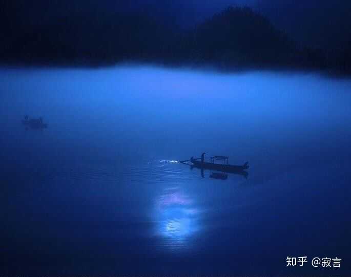 醉后不知天在水,满船清梦压星河.