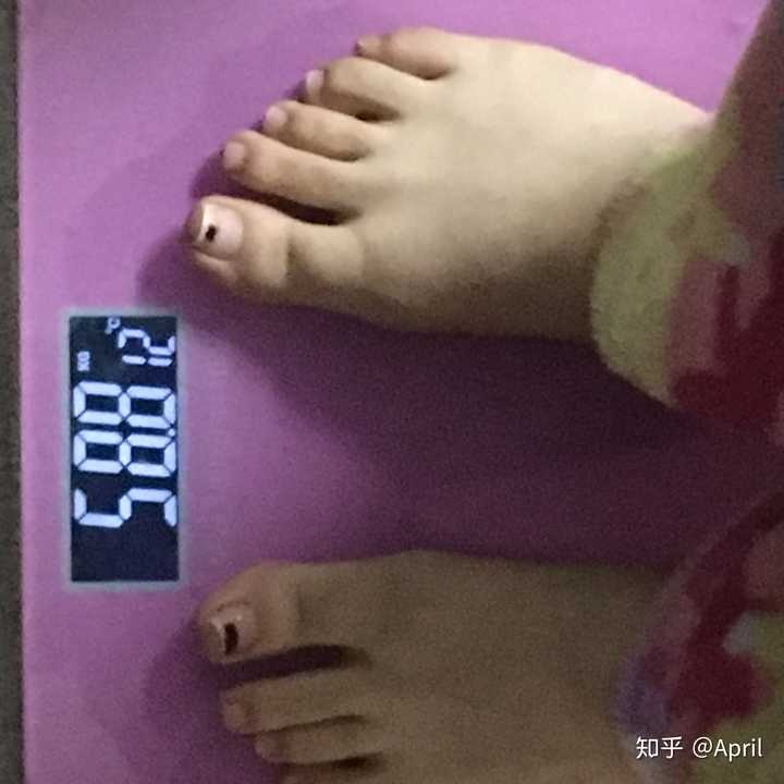 158,110斤的女生,屁股大,腿粗,怎么穿衣服不会现胖,而且遮丑?