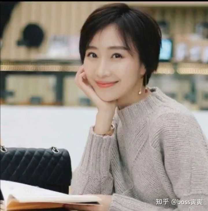 超短发(男生短发)的女生该怎么搭配衣服?