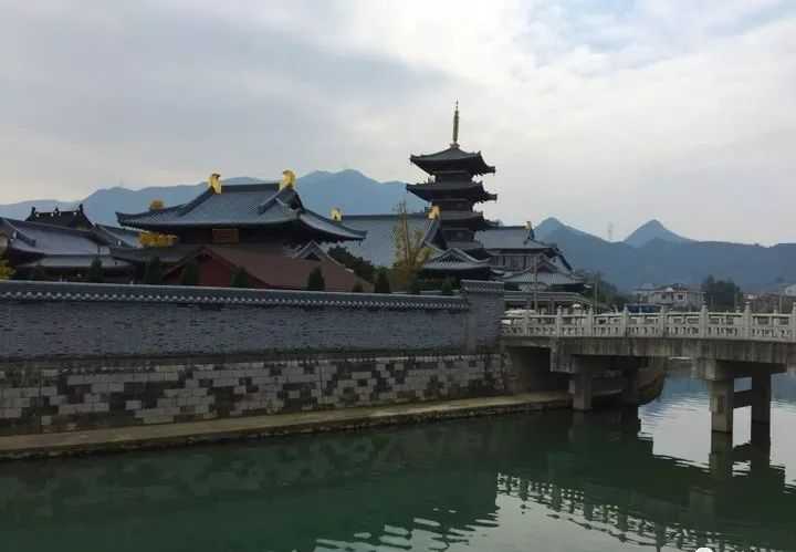 最显著的日本建筑特征:金具足鸱尾.以及无法登临的日本木塔