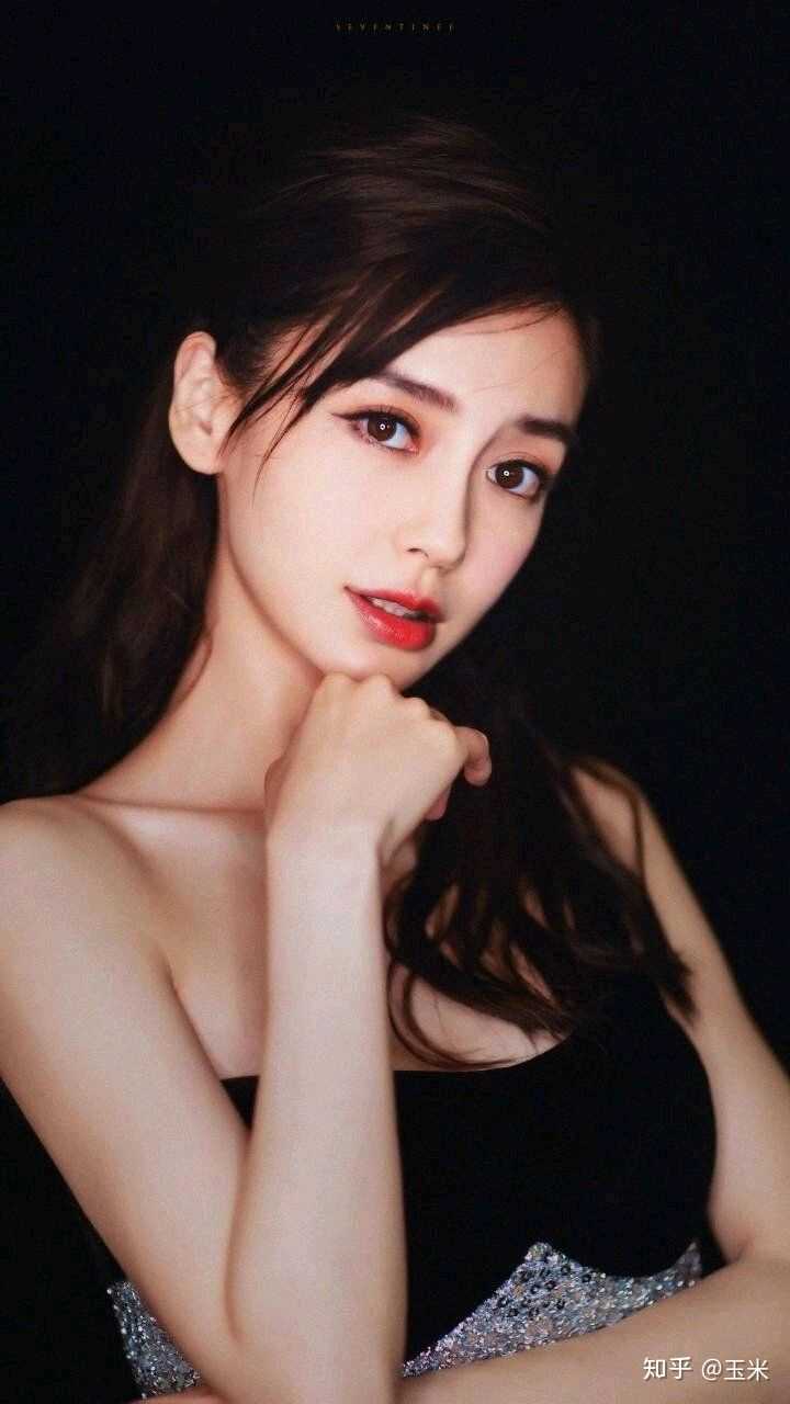 大家有存的让你觉得惊艳的女明星礼服图吗?