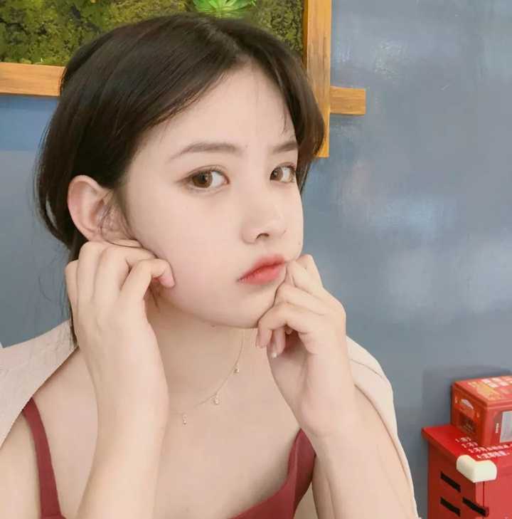有没有非常耐看,好看清纯小姐姐的锁屏壁纸?