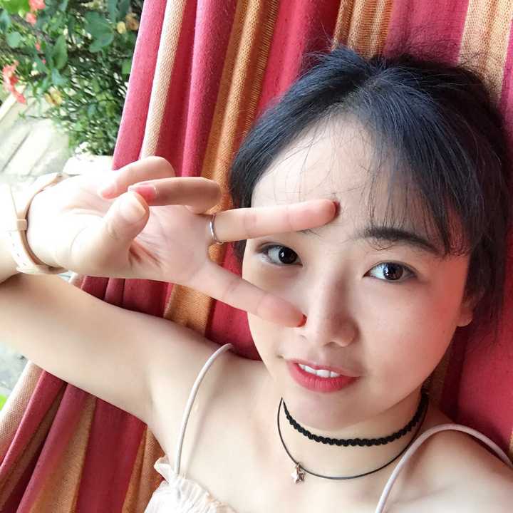 你见过最漂亮的女生长什么样?