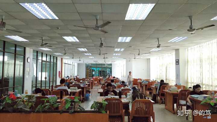 惠州学院的图书馆或教室环境如何?是否适合上自习?