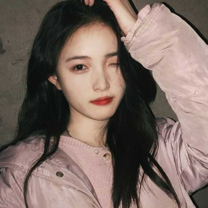 有哪些好看的qq头像(女生的)动漫/真人?