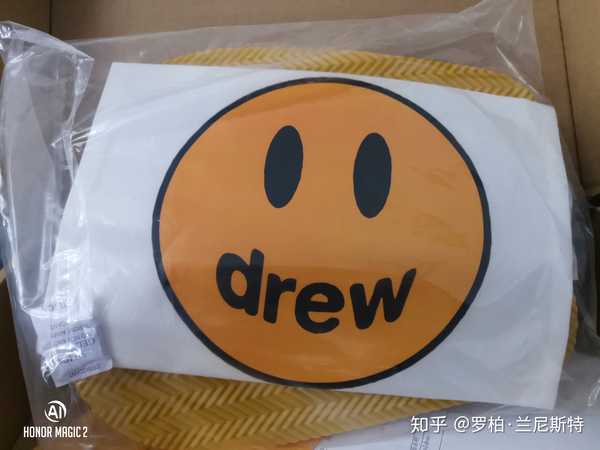 罗柏·兰尼斯特 的想法: drew house slippers on with a smile on