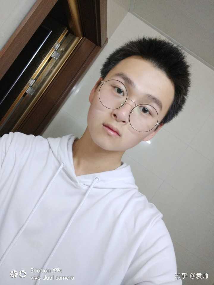 一个长得丑的男生,怎样才能全方位地变帅,改造自己?