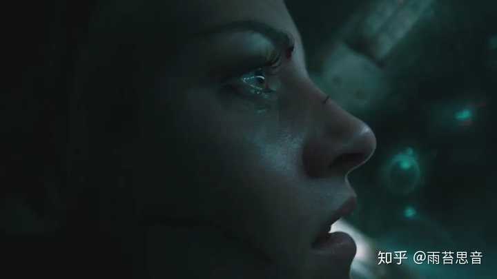 如何评价电影《深海异兽(underwater)》?