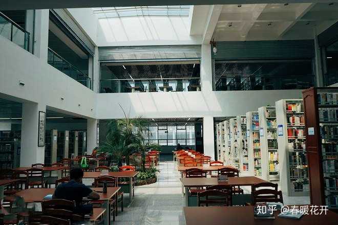 成都医学院图书馆内部