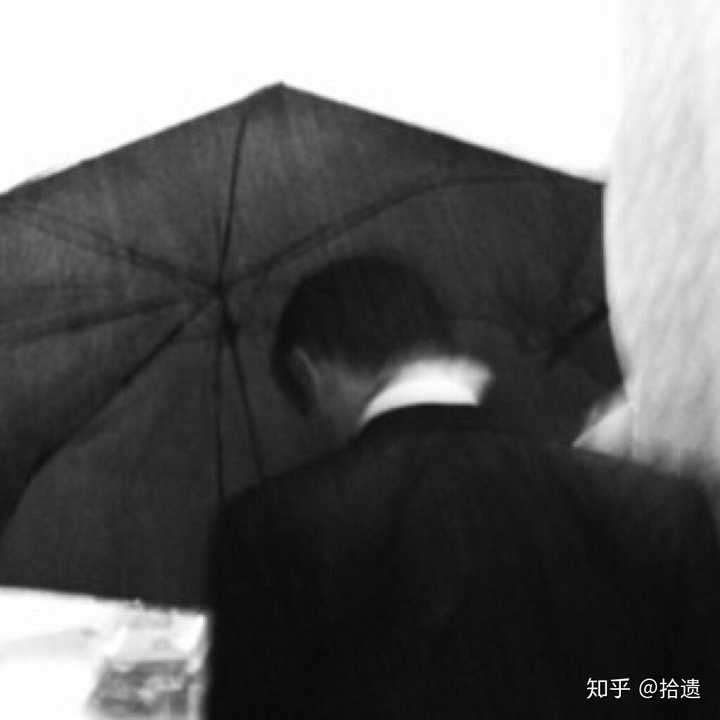 本人偏爱那种文艺 黑白的男生头像!虽然说我是挺沙雕一女的!