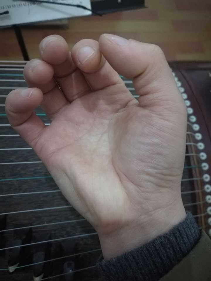 求问古筝托指肌肉紧张?