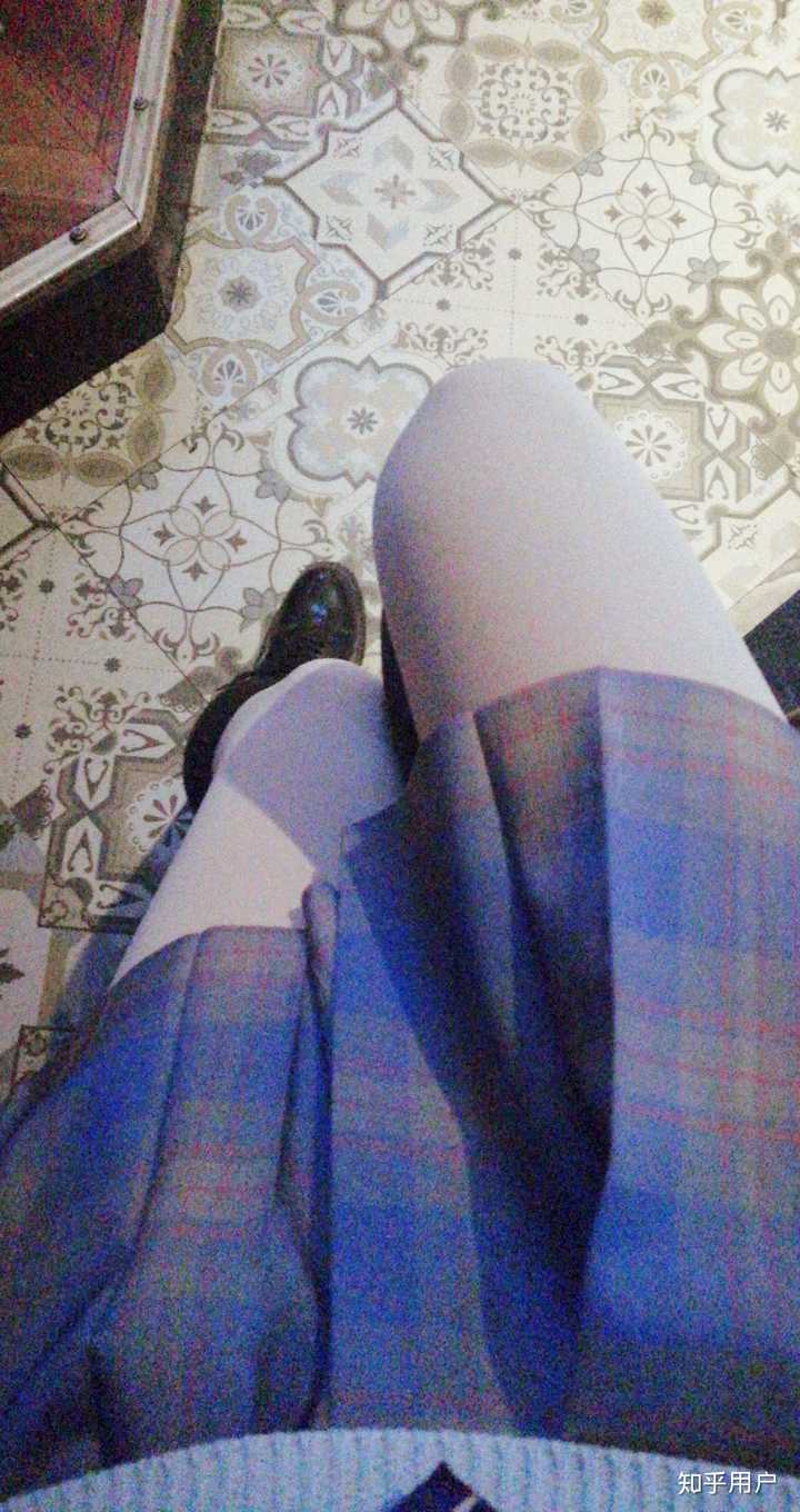 小腿粗的女生穿 jk 制服时适合哪种袜子?