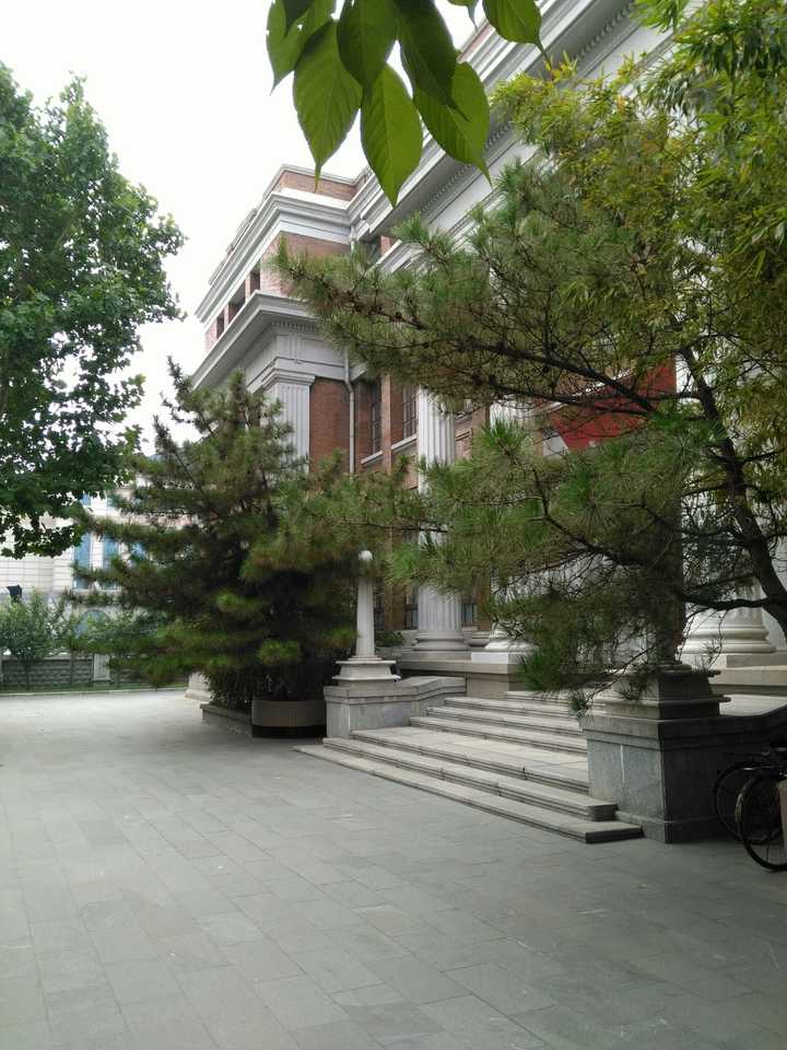 天津南开中学的生活作息时间是怎样的 校园图景能发下