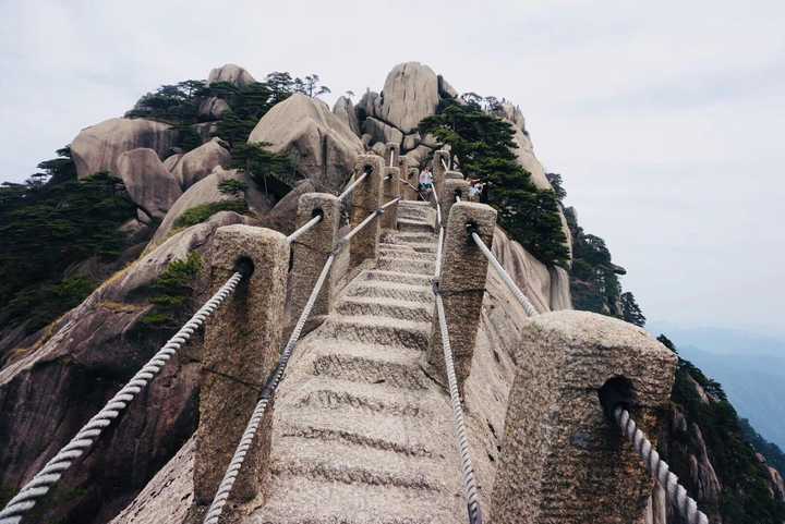 华山,泰山,黄山,衡山,嵩山,哪个山最值得去?