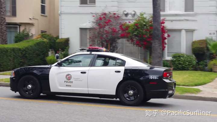 洛杉矶警察局(lapd)道奇 charger,虽然细节不同,但是外黑内银的车轮