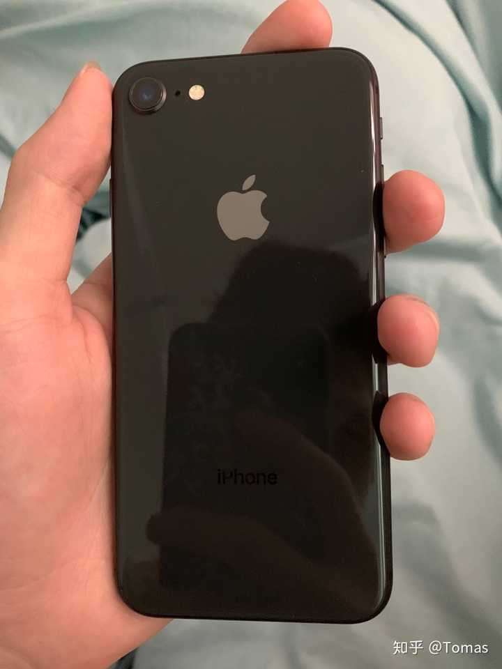 (前两个月入的黑色的iphone8 64g)