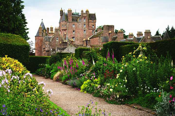 格拉米斯城堡(glamis castle) 格拉米斯城堡,位于苏格兰的格拉米