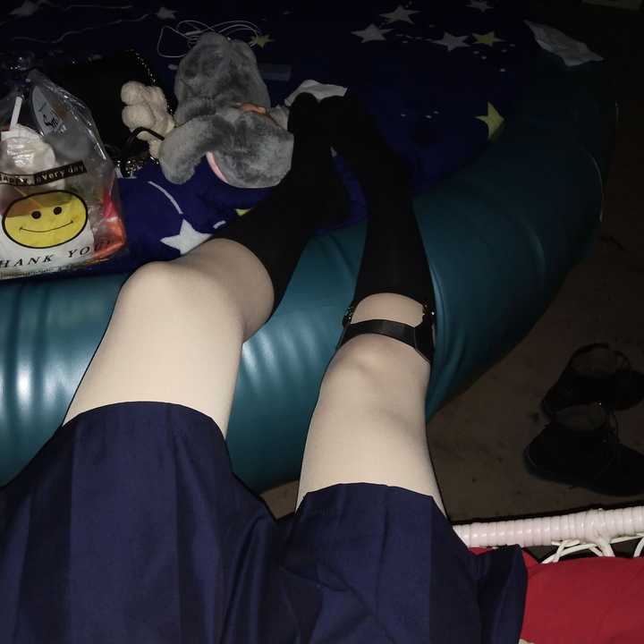 穿丝袜外面再穿袜子会不会怪怪的?