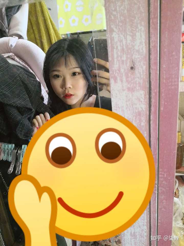 上半身光鲜亮丽,下半身大花裤衩