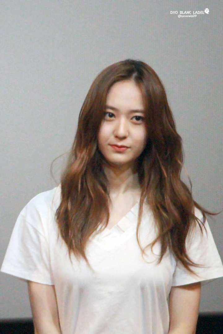 如何评价郑秀晶 krystal 的长相?