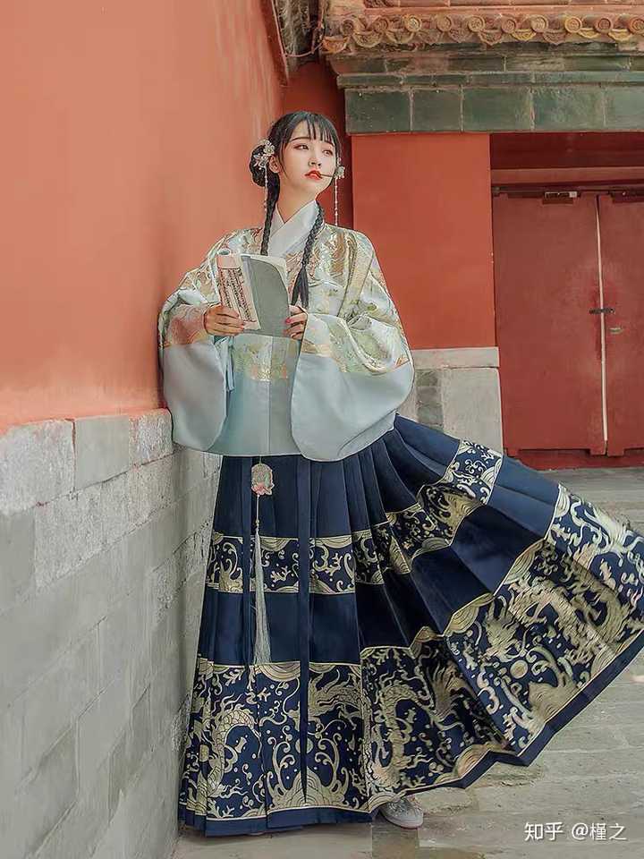 汉服模特十里的颜是否被捧太高了?