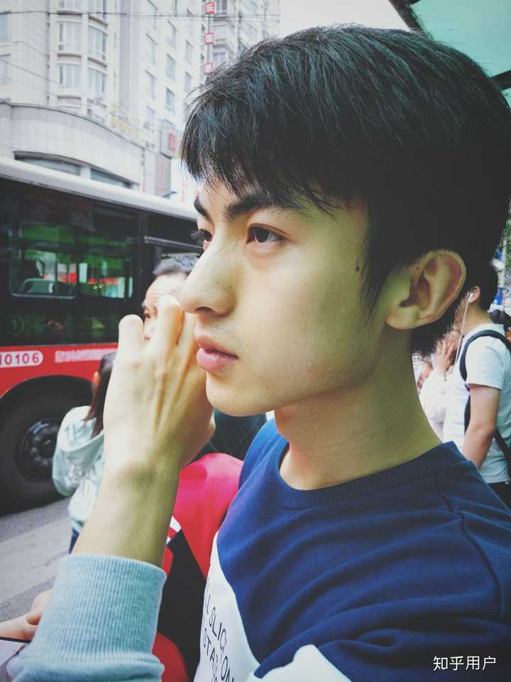 可以看看你们见过的素人帅哥吗?自荐的也行(////)?
