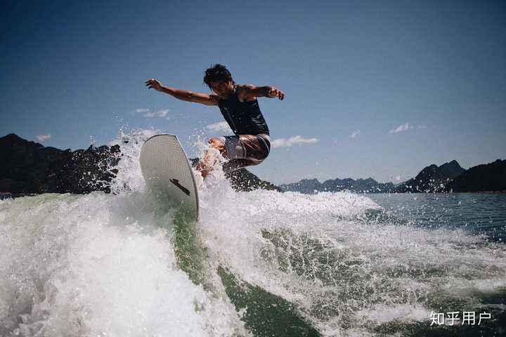 尾波冲浪(wakeboard)是什么时间什么地方发明的,索道尾波的索道生产