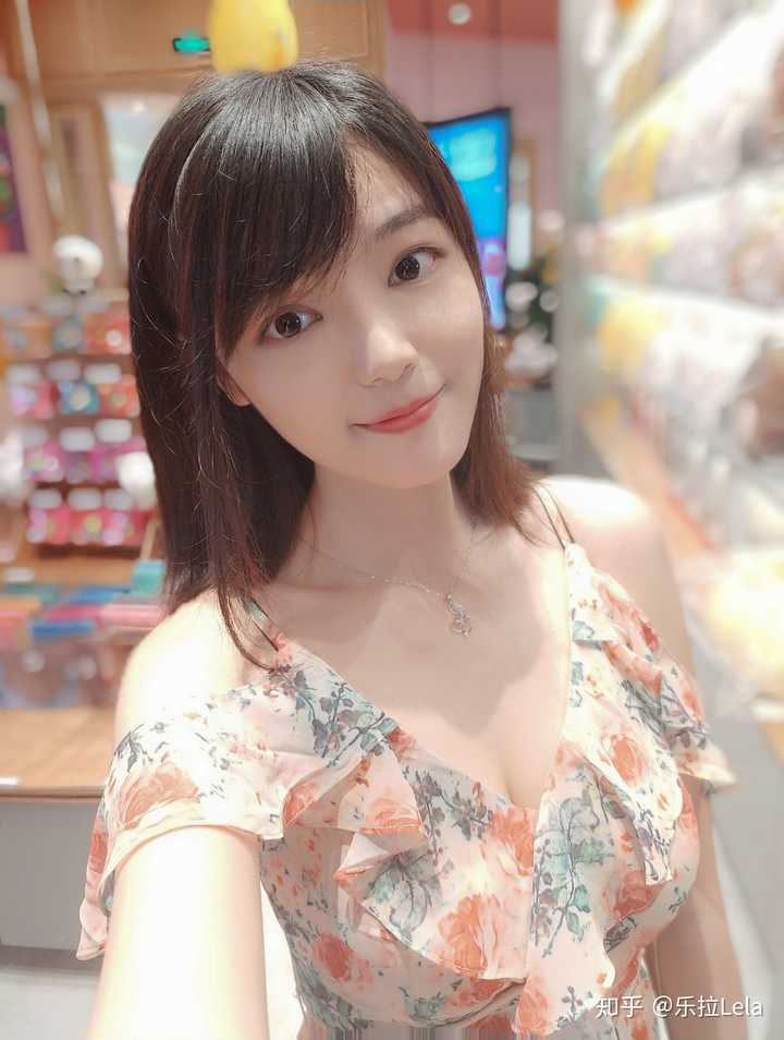 大胸女生如何穿衣搭配?