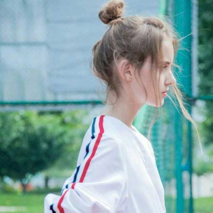 完美天鹅颈   完美侧脸的小姐姐