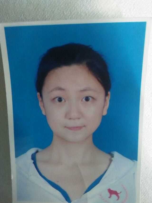 (现在的我长这样啦,这个是高中时候的证件照,我现在大学啦)