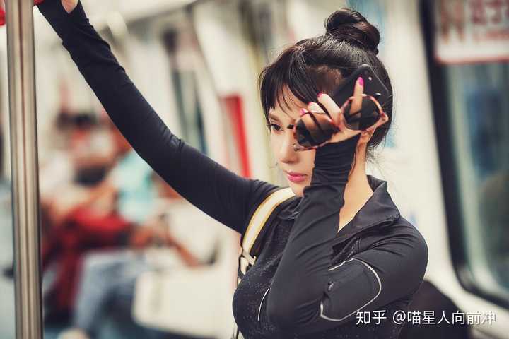 大胸女生如何穿衣搭配?