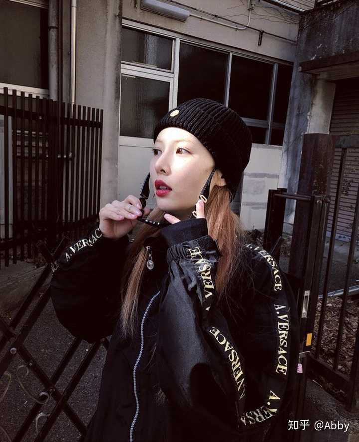 因为我的手机里头真的太多泫雅的照片啦!我很吃泫雅的颜!吃了很多年!