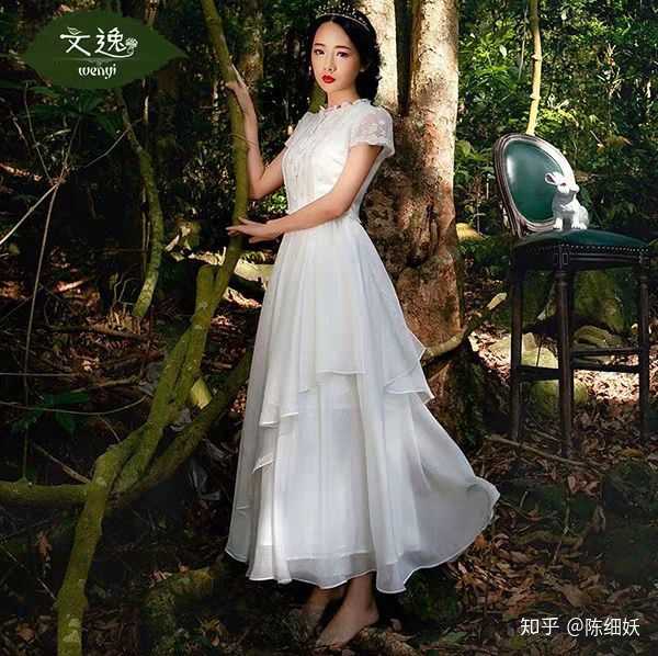 可不可以给我推荐几套适合毕业典礼时穿的裙子?