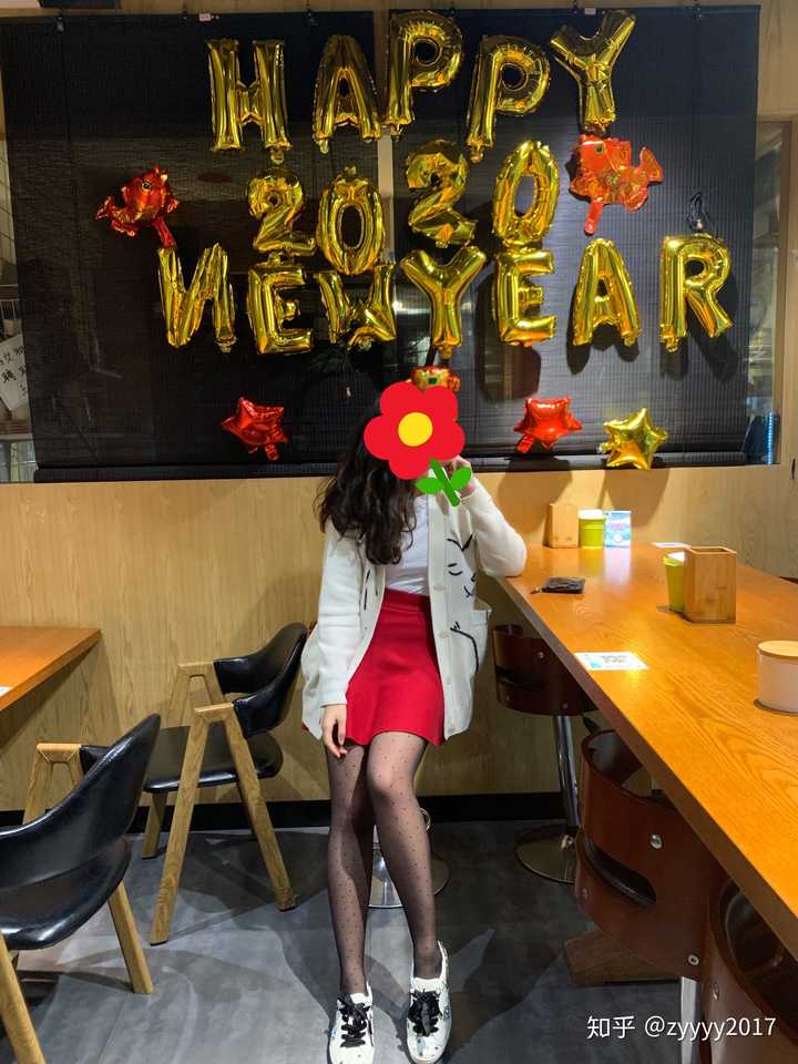 除了我这张脸 也可以秀一下腿 朋友圈里的秀腿多我一个阿哈哈哈 去